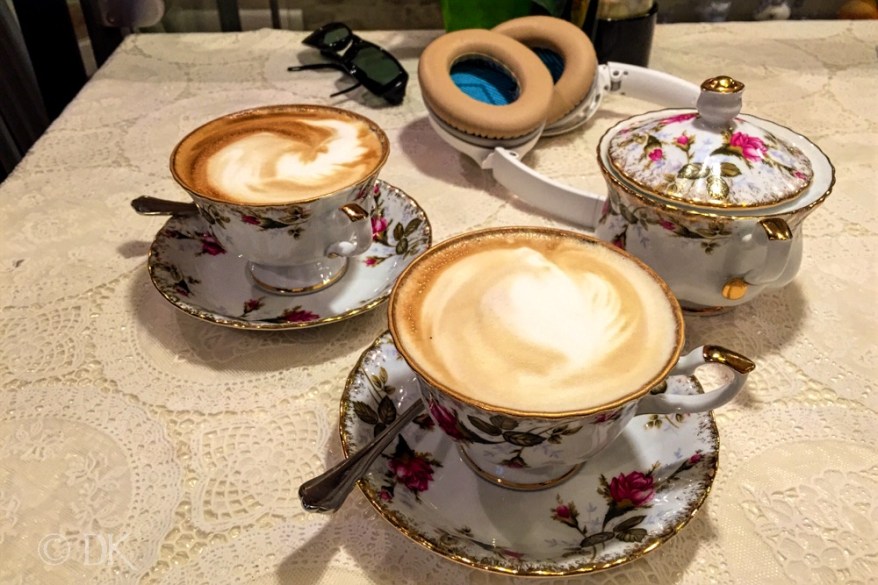 The fine china at Hos Sofie's Forældre © AarhusPilot | Kirsten K. Kester